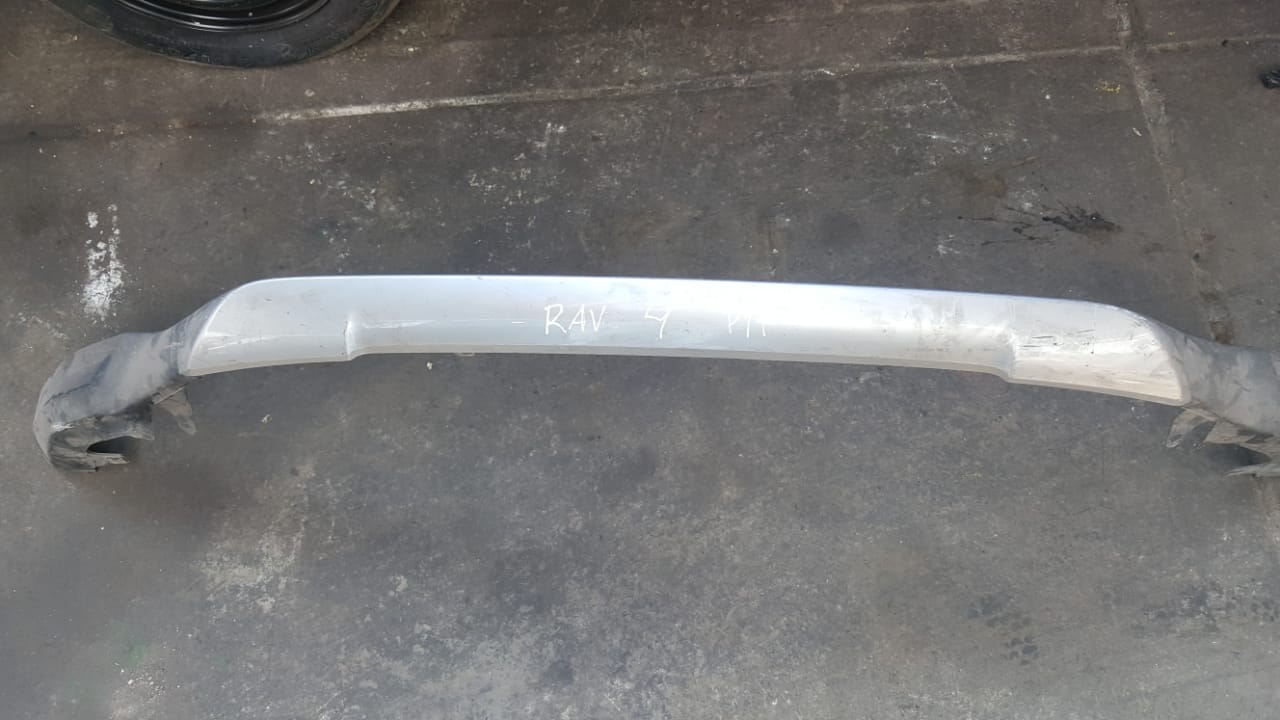 MOLDURA INFERIOR PARACHOQUES DELANTERO  TOYOTA RAV4 2016-2018